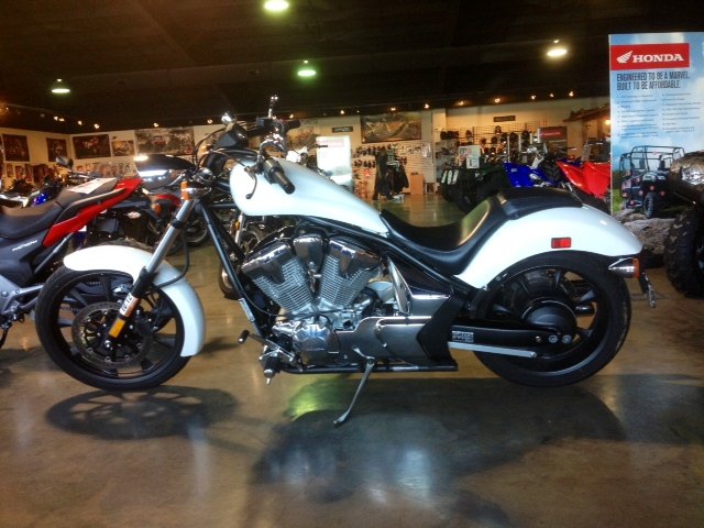 2011 honda vt1300cx fury only 1239 miles cobra slip on exhaust this is a very