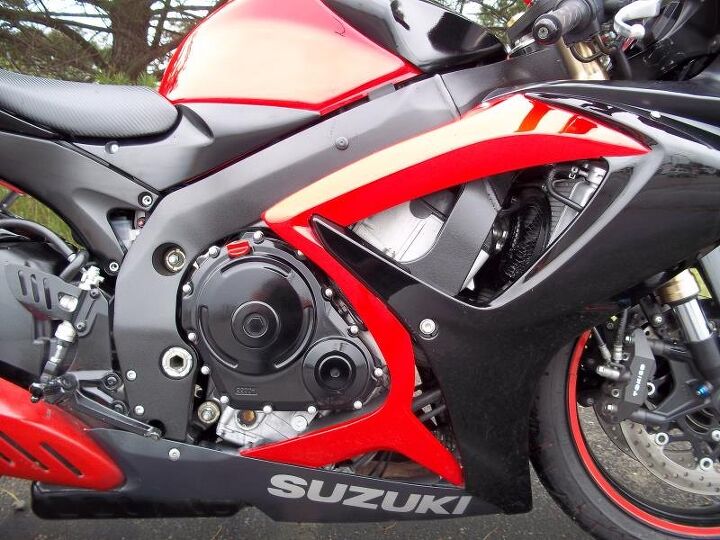 clean suzuki gsx r 600 that was just safety inspected and is ready to enjoy