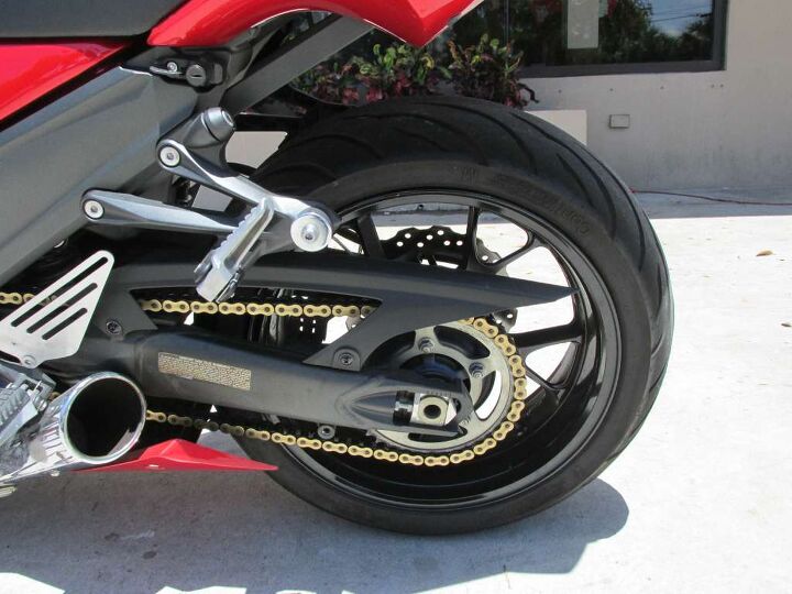 this is one clean zx14r comes with dual gp style exhaust aggressive