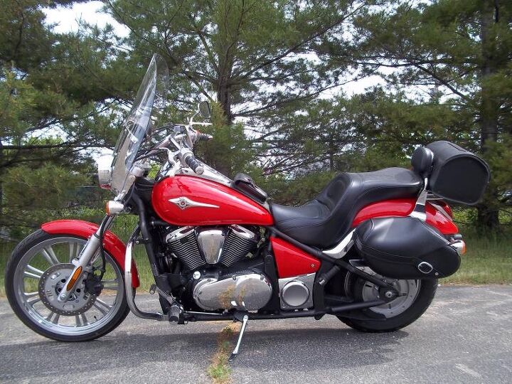 extremely clean kawasaki vulcan 900 custom that is loaded up with some nice