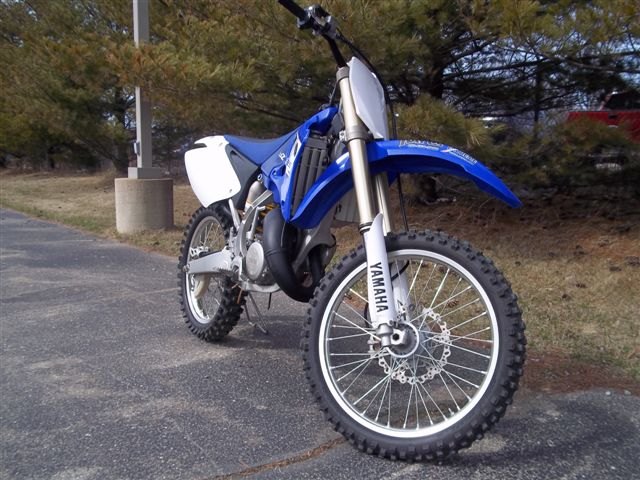 clean one owner yamaha yz125 2 stroke that has been ridden very little this bike