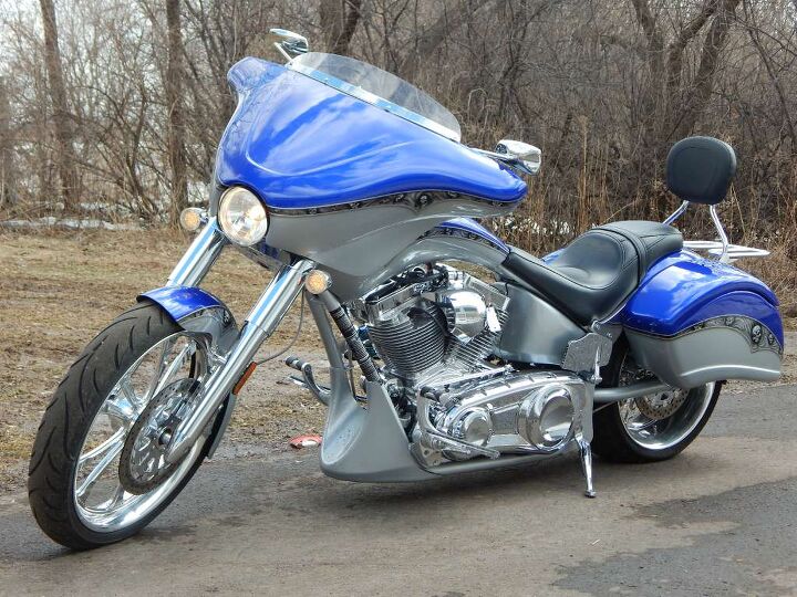 fuel injected hard bags audio system backrest rack all chrome this bike