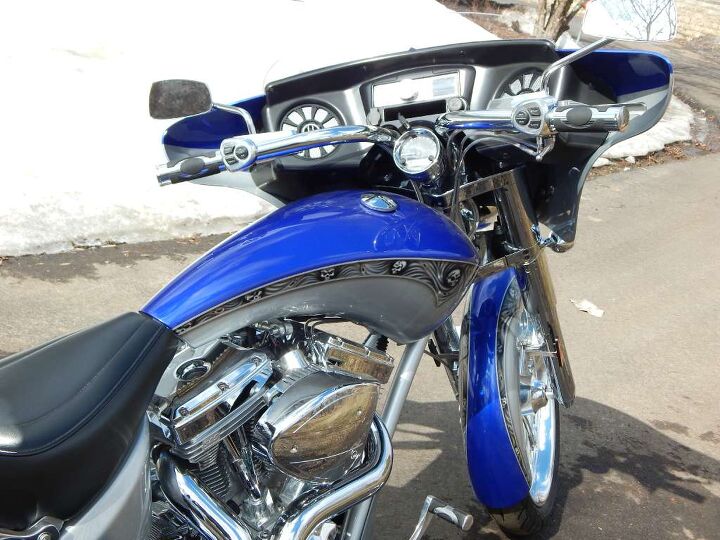fuel injected hard bags audio system backrest rack all chrome this bike