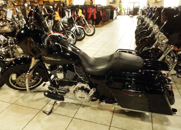 nice ride the 2011 harley davidson touring street glide flhx is equipped with