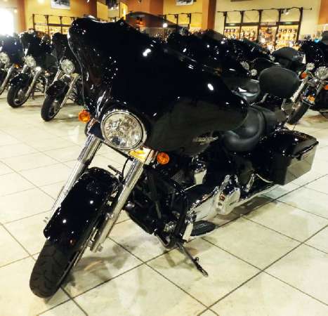 awesome motorcycle the 2012 harley davidson street glide flhx is equipped with