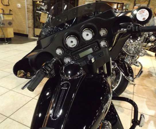 awesome motorcycle the 2012 harley davidson street glide flhx is equipped with