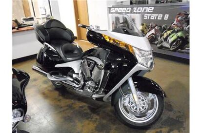 2008 VICTORY VISION With 1385 Miles Black Stk# 25082