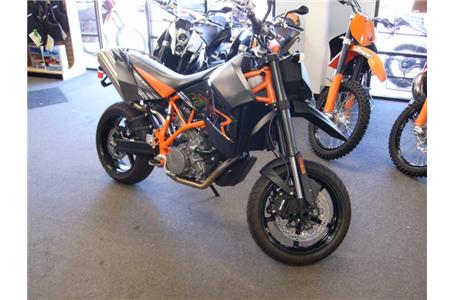 2007 ktm 950 smr supermotard this unit is a demo with only 400 miles on it it