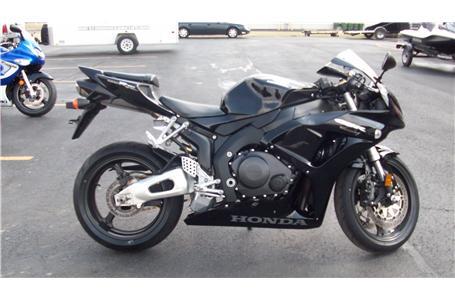 very nice cbr1000rr new tire and drive chain looks good and runs great was