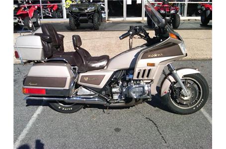 this is a nice used goldwing the bike only has 48500 miles on it and runs