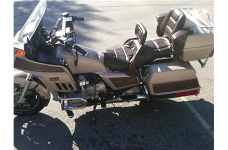this is a nice used goldwing the bike only has 48500 miles on it and runs