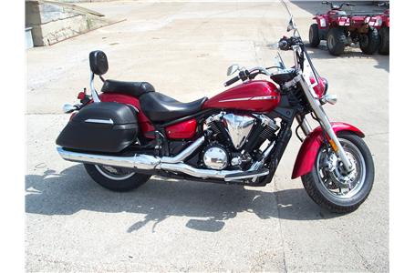 has windshield touring saddlebags floorboards passenger backrest and more