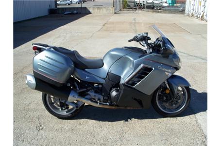one owner top of the line kawasaki sport touring machine