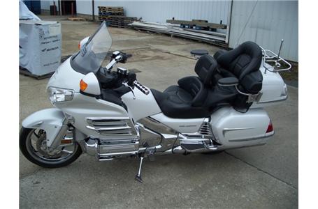 has just about every accessory available for a goldwing absolutely incredible