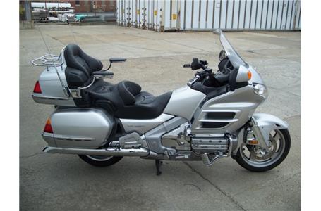 like new 2005 goldwing loaded with lots of accessories must see this one ready