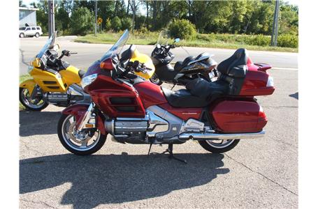 very clean 2008 gold wing 1800 only 6546 miles hondaline trunk spoiler and