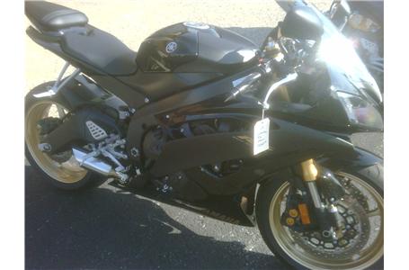 excellent fresh trade in 09 r6 with low 1500 miles has aftermarket exhuast and