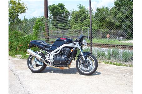 955 c c fuel injected sportbike with lots of power and a six speed transmission