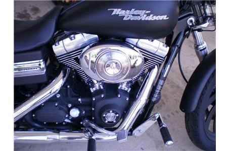 super clean 06 street bob extras include typhoon wheels and harly quick detach