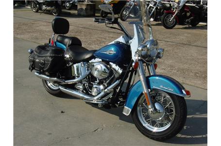 clean bike lots of extras ready to ride really nice blue color and a really