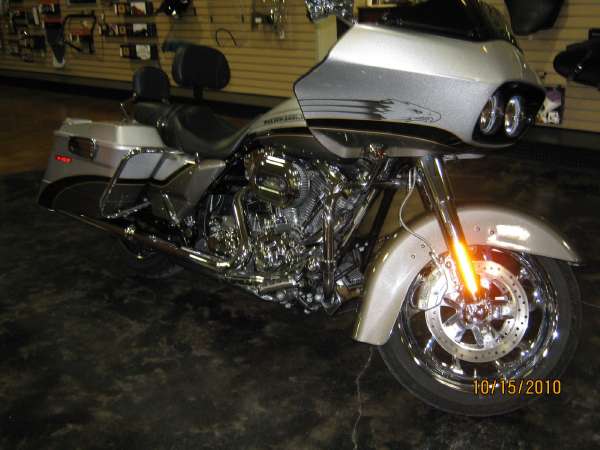 2009 fltrse3 screamin eagle road glidecustom pipes and stage ifull