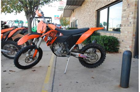 this bike is good for the folks that wanna hit the motocross track from time to