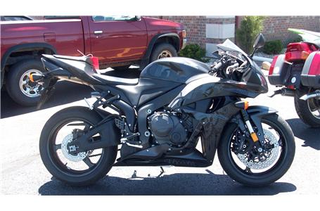 very clean grafitti colored cbr600 runs and looks great low mileage ready to