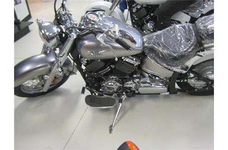 new 2009 yamaha vstar 650 classic in the liquid silver color scheme this bike is