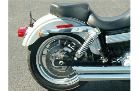 dyna super glide is the pure embodiment of the spirit of a harley v twin a twin
