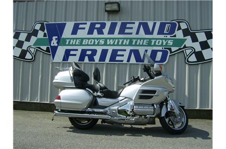 2007 honda goldwing with 15806 miles cobra pipes drivers backrest and