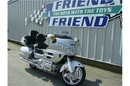 2007 honda goldwing with 15806 miles cobra pipes drivers backrest and