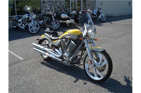 pre owned victory vegas with stage one exhaust mid size windscreen and passenger