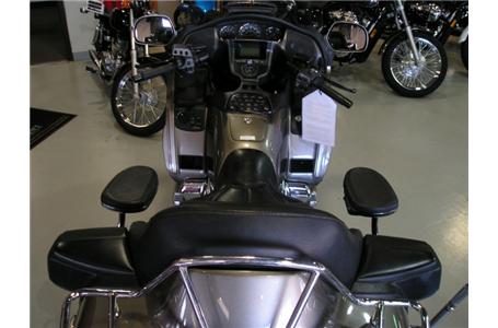 level 1passenger armrests chrome trunk rack and trailer hitch this bike is
