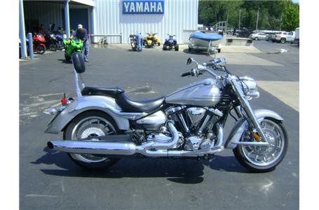 2007 yamaha roadliner s in beautiful condition looks like it just rolled off the