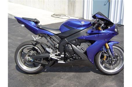 2006 yamaha r1 in great shape only 7500 miles custom exhaust call now