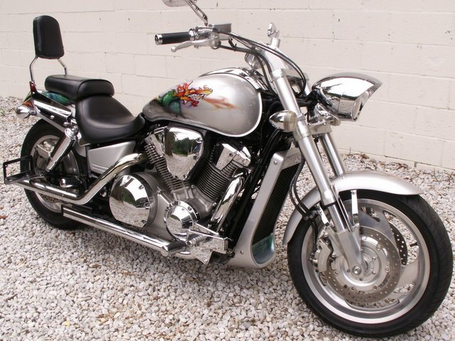 description this 2004 honda vtx1800c is in beautiful condition with