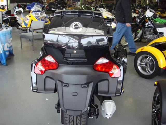 2010 can am spyder rt s the future of three wheel motorcycling is here