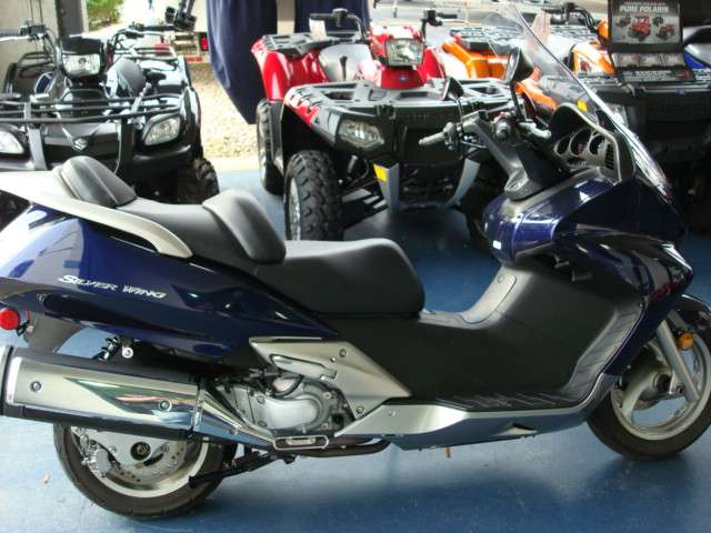 600cc of pure scooter power this one is all stock and only has 998 miles very