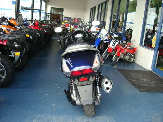600cc of pure scooter power this one is all stock and only has 998 miles very