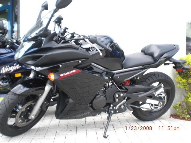 preowned 09 fz6 nothing cleaner out there this is a rare