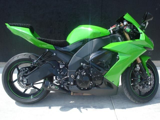 lots of extraskawasaki s 2008 ninja zx 10r superbike is poised