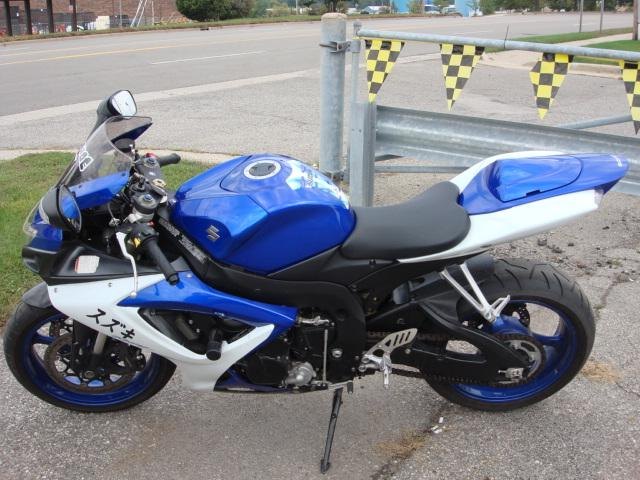 nice gsxr 600 low miles piped and ready for the track or street