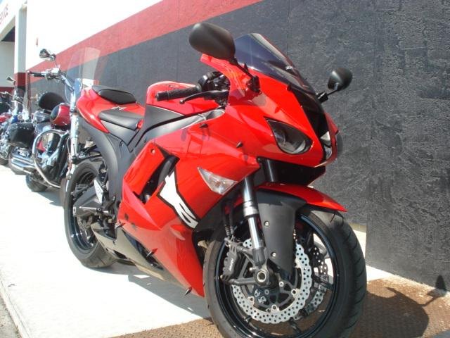red and ready to rollkawasakis 2007 ninja zx 6r delivers