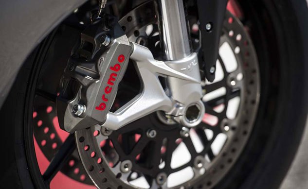 2013 mv agusta f3 800 review, Stopping power on the MV Agusta F3 800 is superb