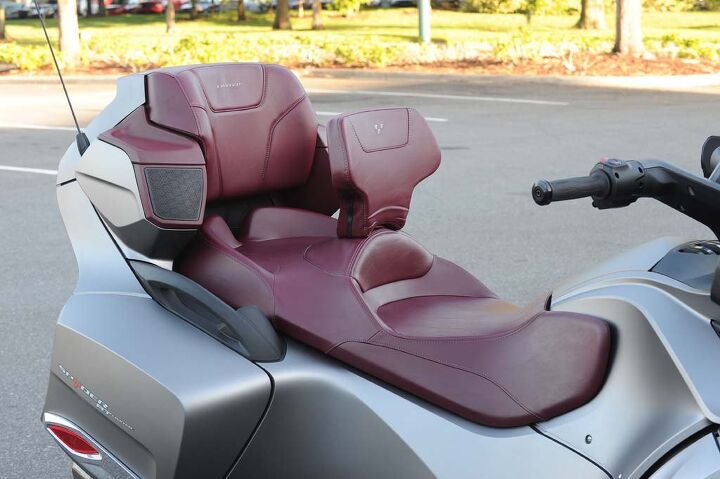 2014 can am spyder review, The RT s seat now readily accepts an accessory Can Am backrest a bonus for riders seeking more back support on marathon rides