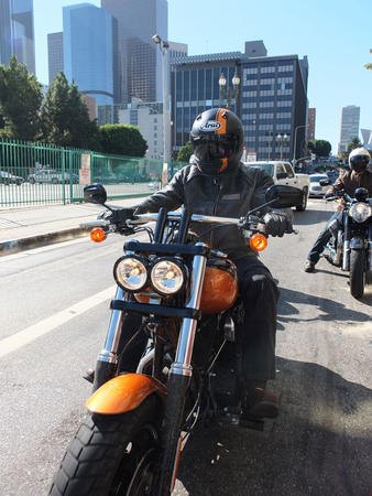 2014 harley davidson fxdf fat bob review, With its rider in an aggressive position the Fat Bob strikes a menacing pose on city streets