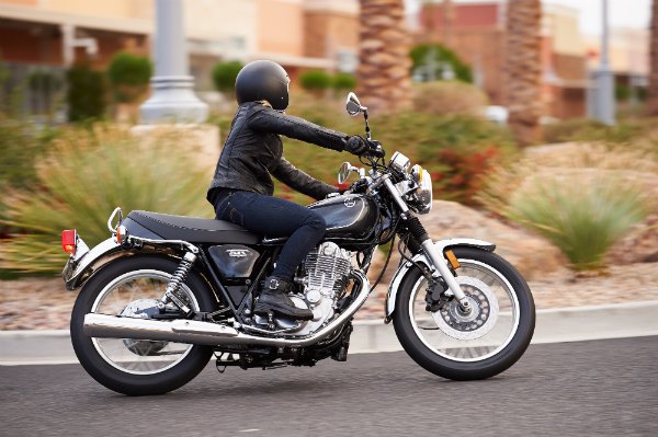 yamaha sr400 coming stateside in 2014, A narrow double cradle steel frame and claimed 384 pound curb weight should make for a very maneuverable motorcycle