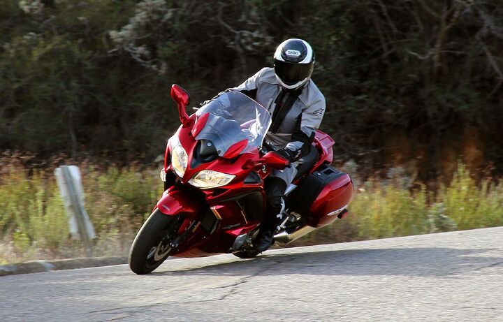 2014 yamaha fjr1300es review video, Although plenty strong the linked brakes look to be the next area for refinement to give a more balanced feel