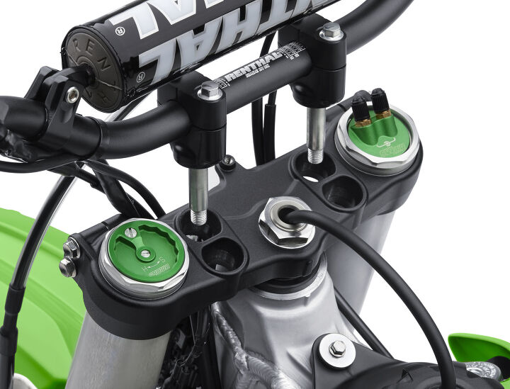 2015 kawasaki kx450f and kx250f preview, Both Kawasaki KX F models KX450F shown here feature an adjustable top triple clamp that allows the rider to set the handlebars in one of four positions standard 25mm forward 15mm forward or 10mm rearward