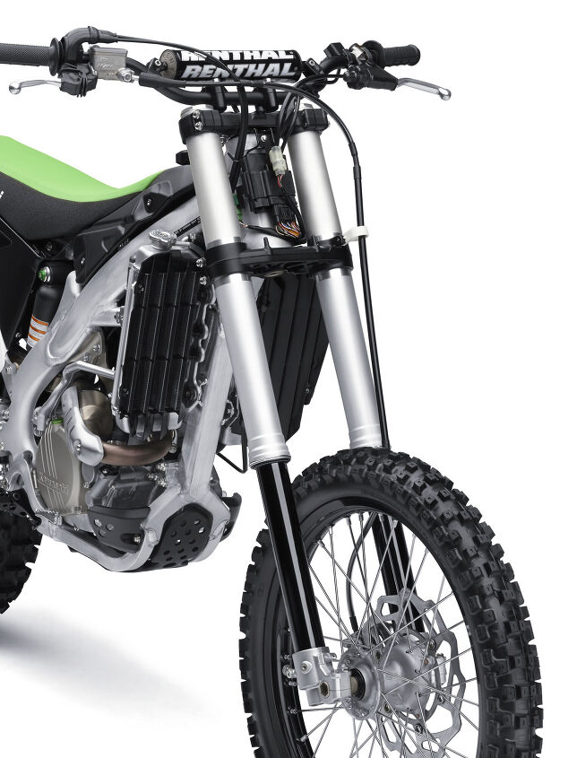 2015 kawasaki kx450f and kx250f preview, The KX250F retains the Showa SFF fork for 2015 The fork s 48mm legs separately house the coil spring right tube and damping cartridge left tube for easier and more precise tuning